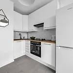 Apartamento Powisle - 8th Floor With Balcony - By Rentujemy Varsovia